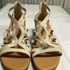 BARETRAPS
Women's Kitra Wedge Sandal, Size 10M